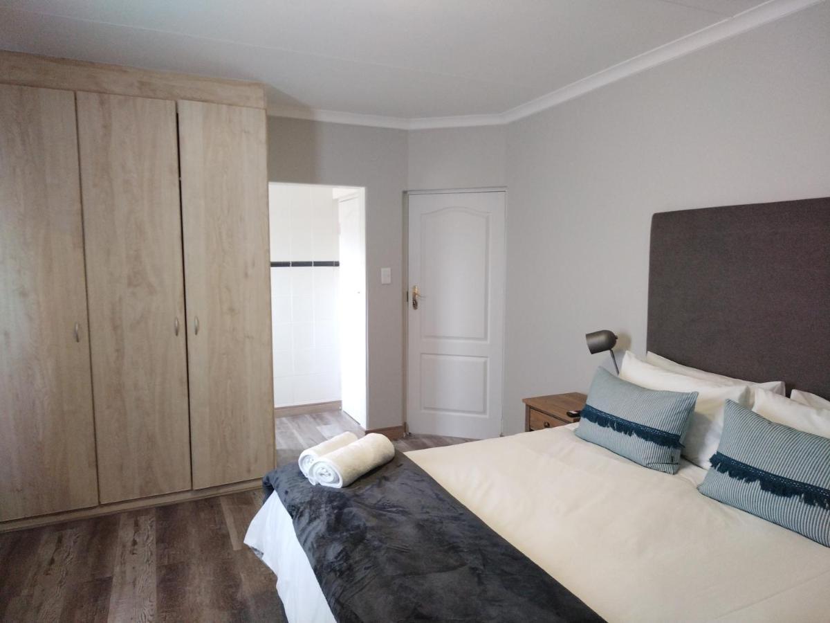 Blue Owl Guest House モーセル・ベイ エクステリア 写真
