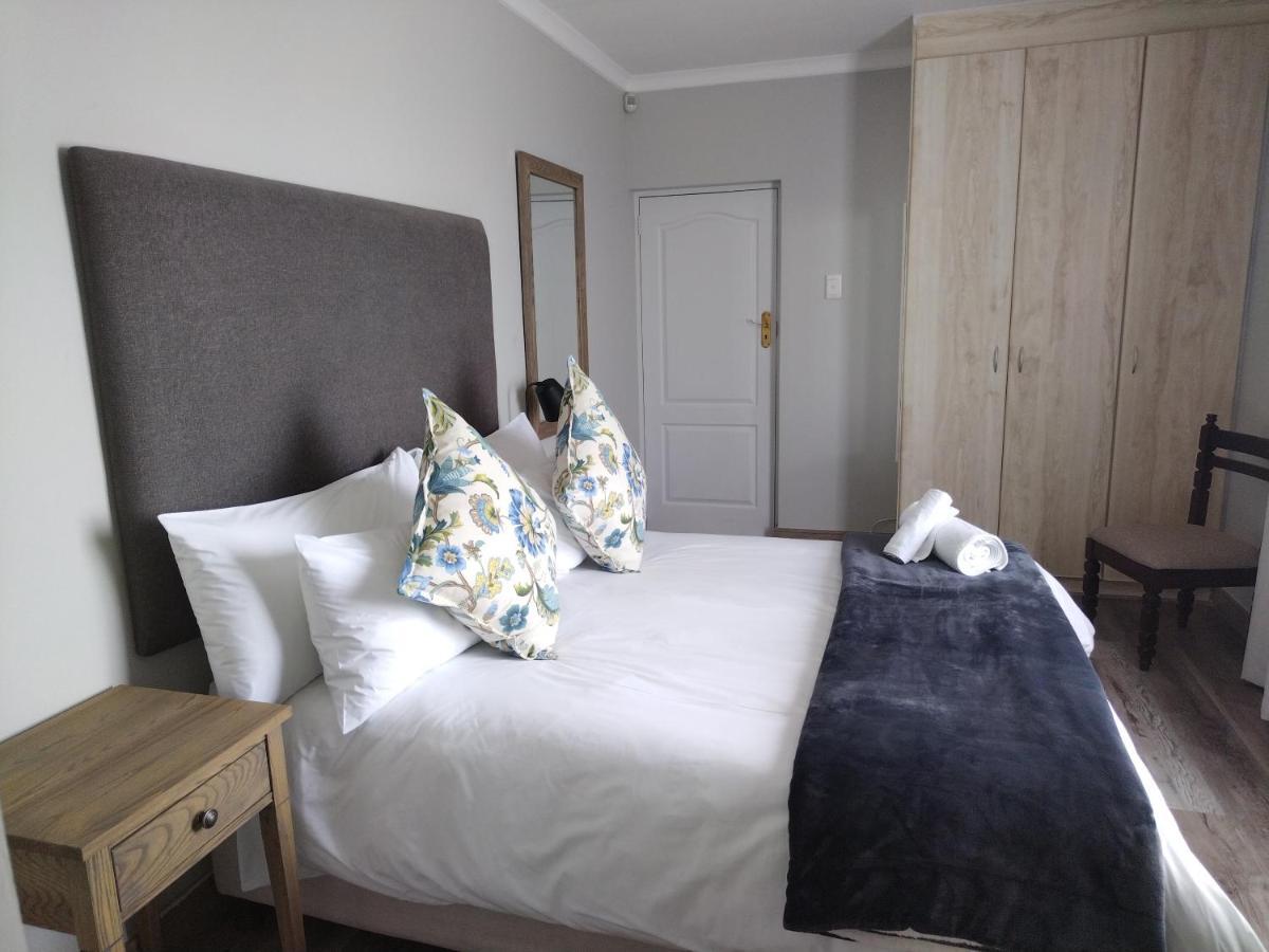 Blue Owl Guest House モーセル・ベイ エクステリア 写真